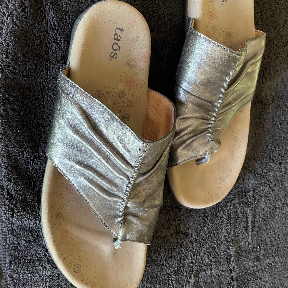 Taos women’s size 10 sandal